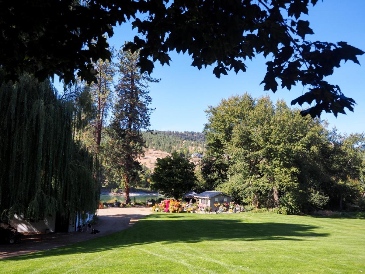 Rayleigh Riverfront Retreat- Peaceful Garden Oasis-25 Minutes To Ski Hill Kamloops Ngoại thất bức ảnh