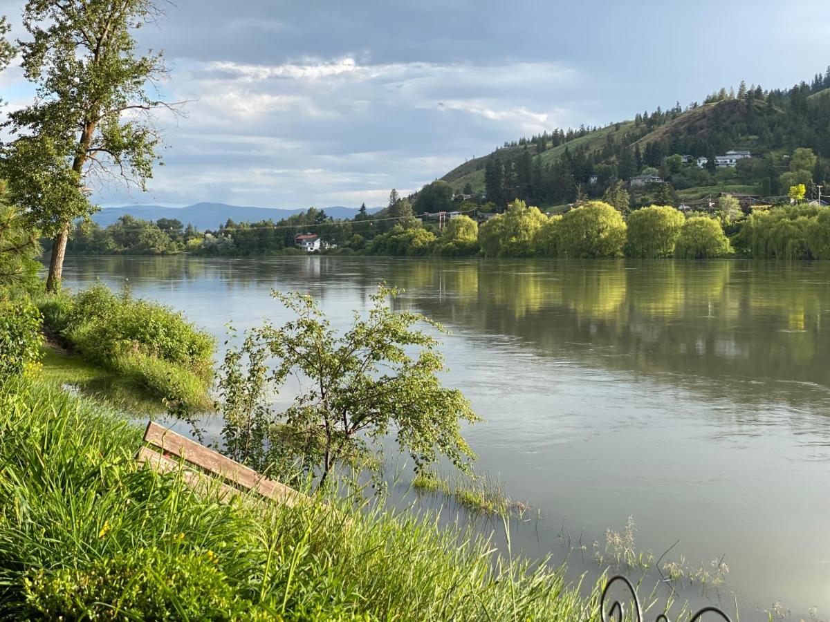 Rayleigh Riverfront Retreat- Peaceful Garden Oasis-25 Minutes To Ski Hill Kamloops Ngoại thất bức ảnh